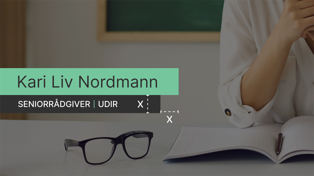 N&aelig;rbilde av gr&oslash;nt felt for navn og sort felt for tittel med X som markerer st&oslash;rrelsesforholdet