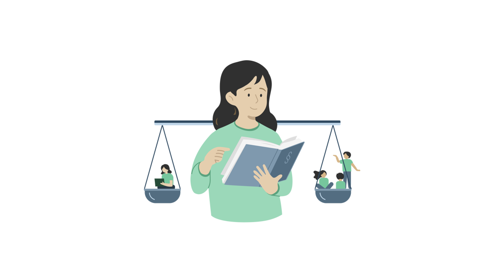 Kvinne som smiler og leser i en lovbok foran en vektskål